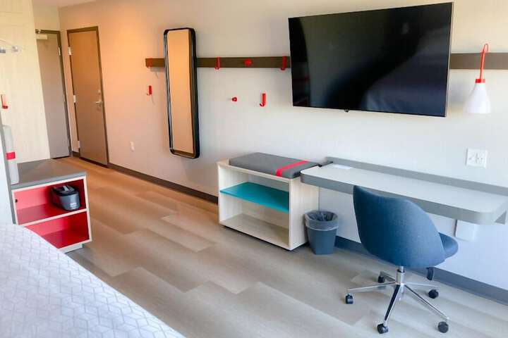 1 King Bed Accessible (3 of 18)