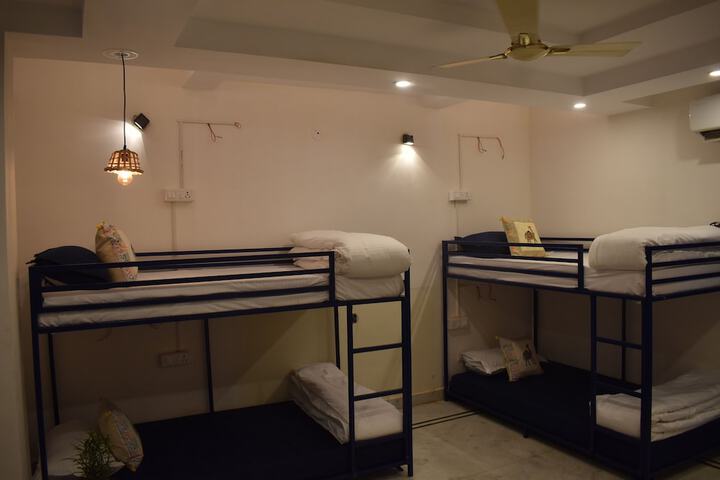 Room 4 of 38
