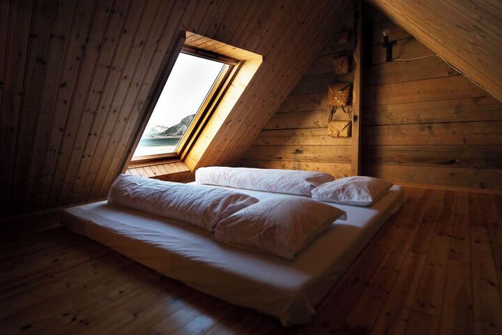 Room 2 of 92