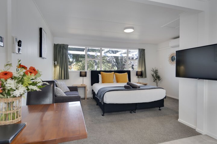 Room 5 of 90