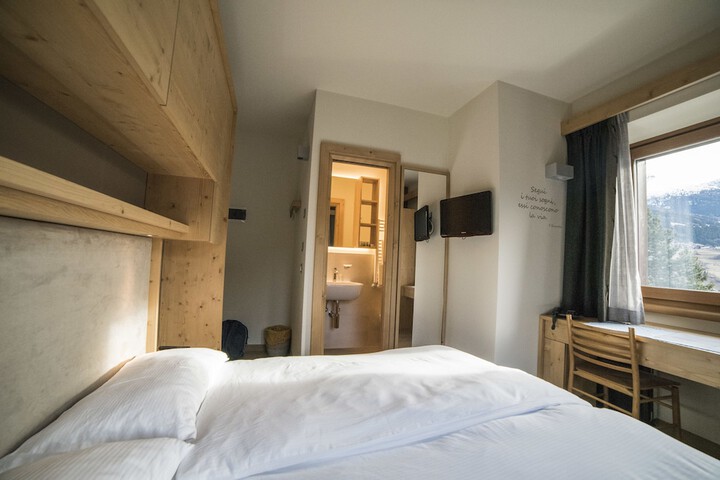Room 8 of 48