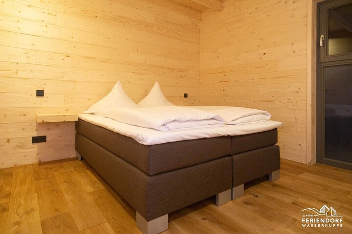 Room 5 of 16