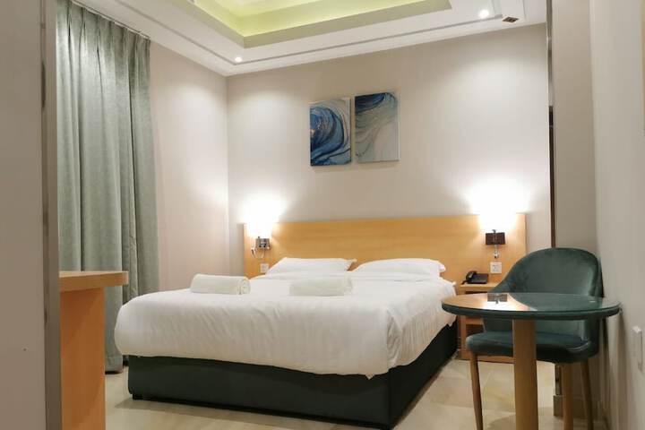 Room 7 of 12