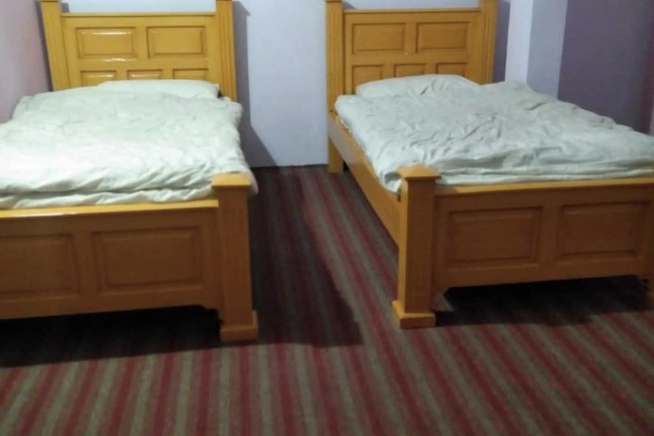 Room 9 of 25