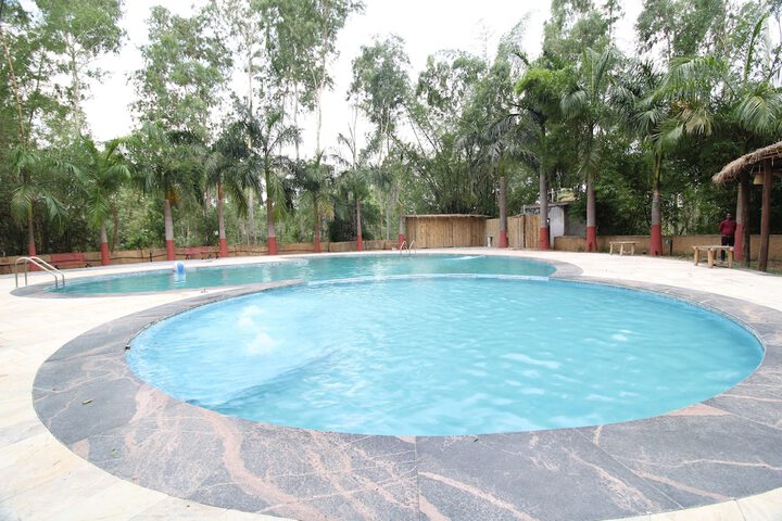 Pool 12 of 33