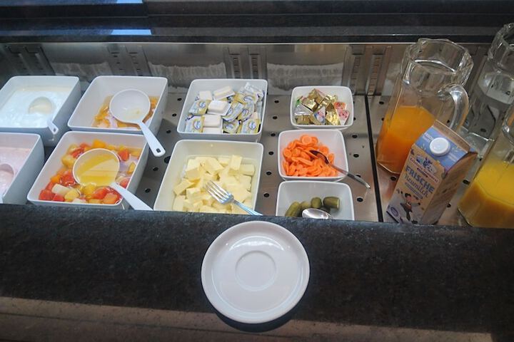 Dining 48 of 64