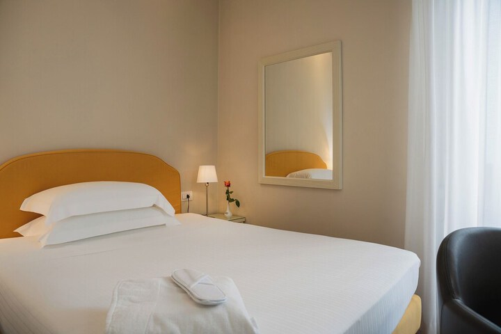 Room 18 of 48