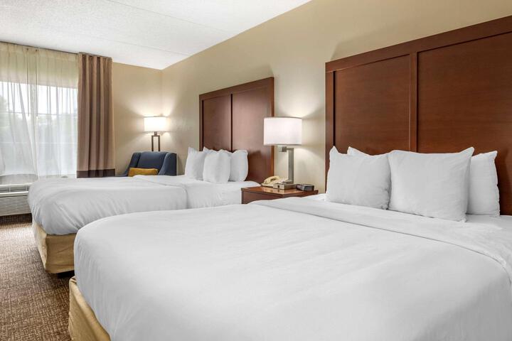 2 Double Beds (4 of 5)