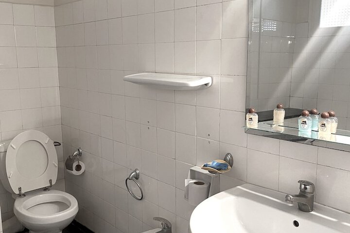 Room 2 of 19