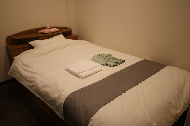 Room 5 of 37