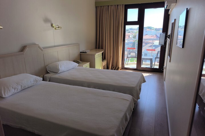 Room 5 of 30