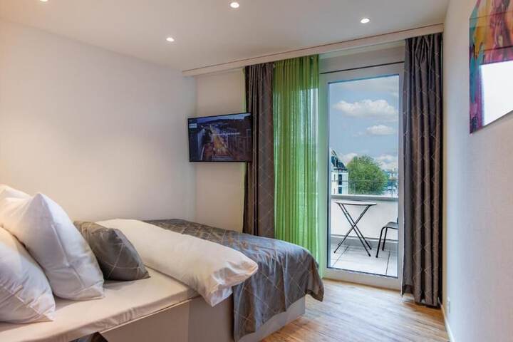 Room 3 of 20