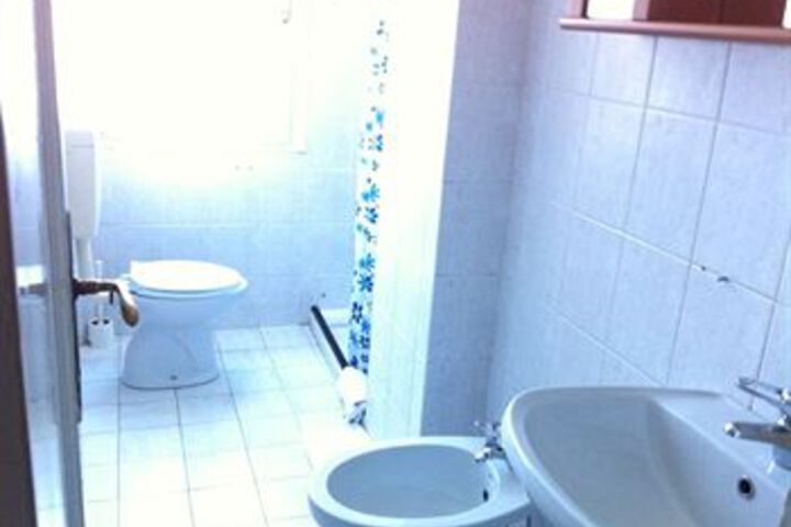 Room 4 of 25
