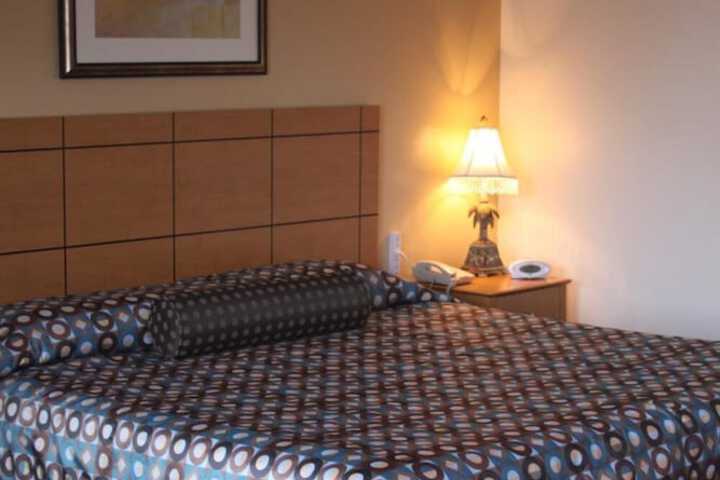 1 King Bed (9 of 17)
