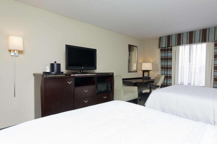 2 Queen Beds (6 of 11)