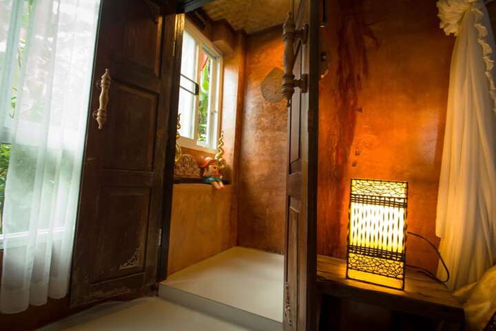 Room 5 of 33