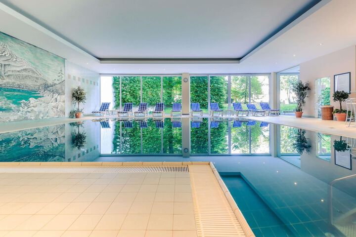 Hotel Pool