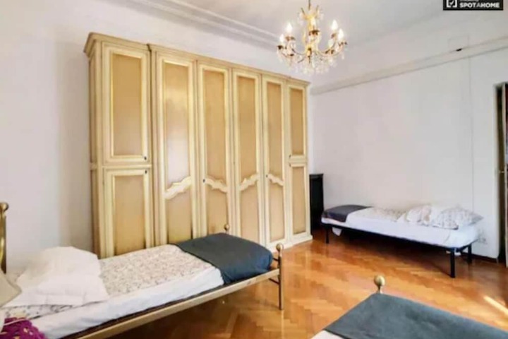 Room 9 of 14