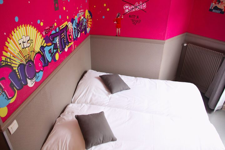 Room 13 of 42
