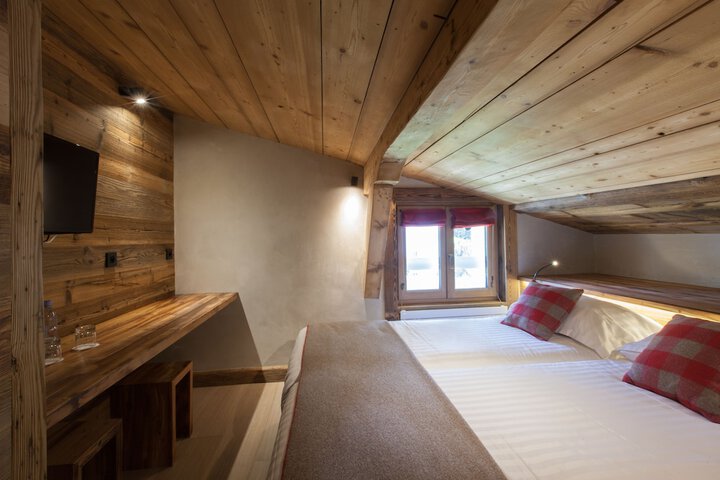 Room 8 of 75