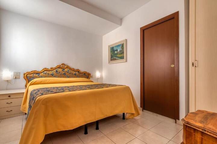 Room 33 of 65