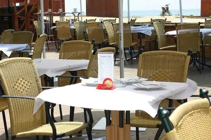 Dining 9 of 10