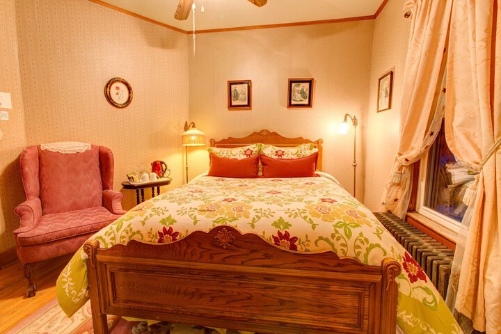 Room 33 of 100