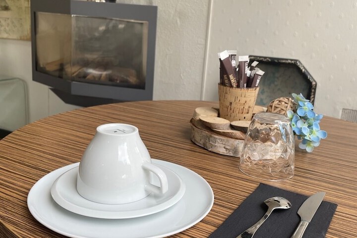 Breakfast/Coffee Service 23 of 38