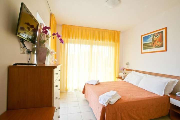 Room 5 of 17