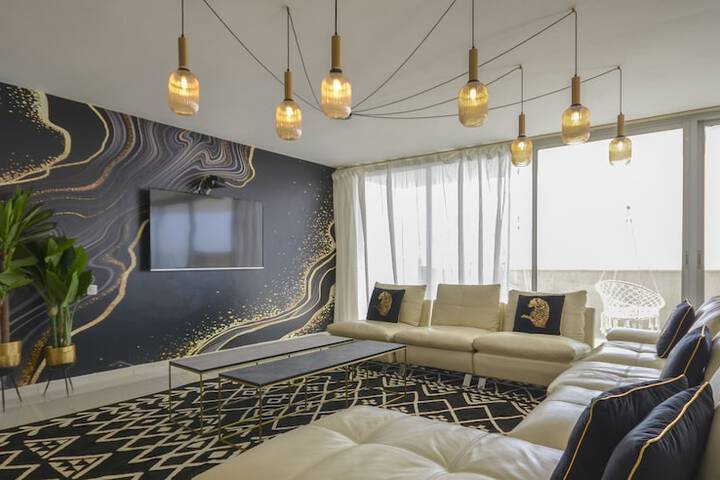 Room 166 of 315
