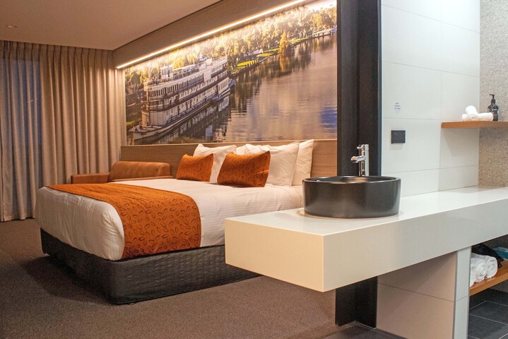Room 3 of 40