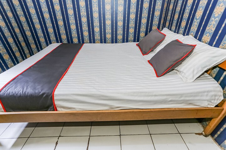 Room 11 of 27