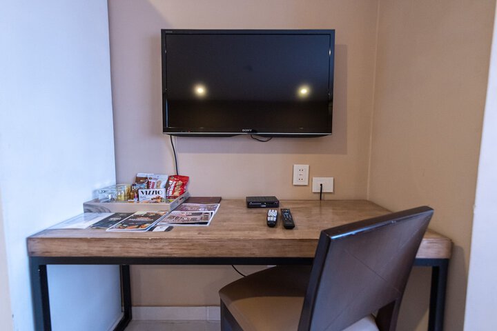 Room 13 of 27