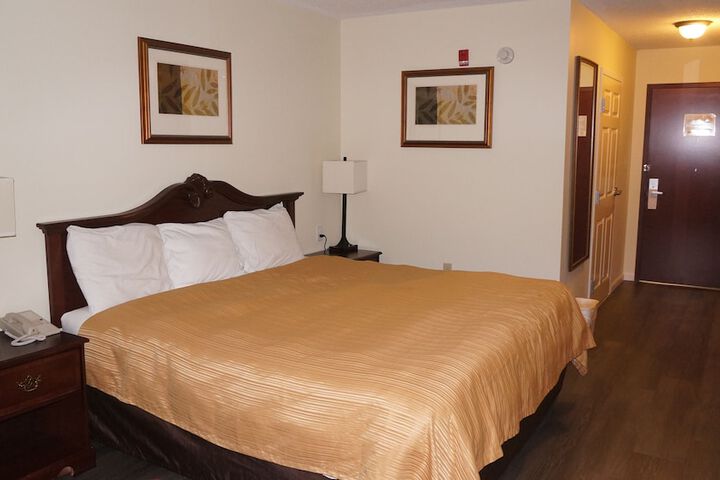 Basic Single Room (5 of 7)