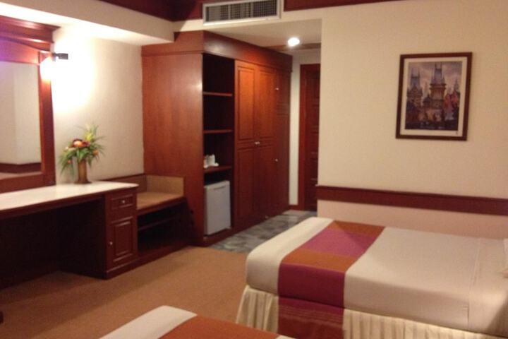 Room 17 of 36