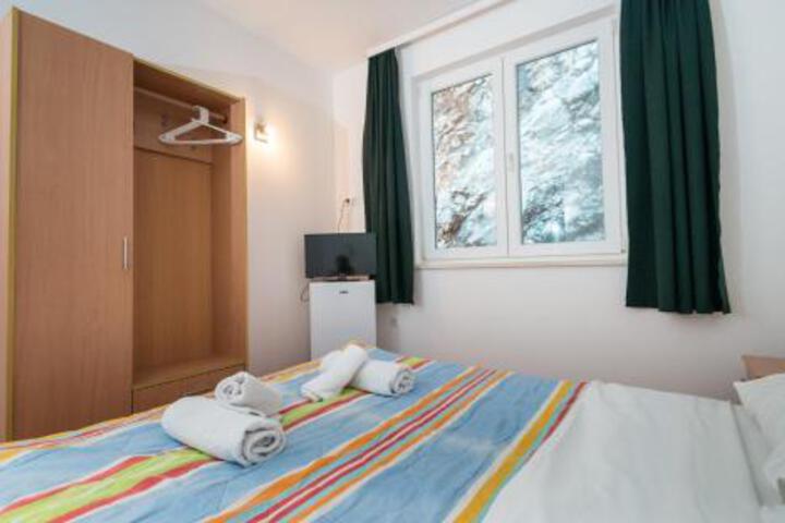 Room 1 of 10