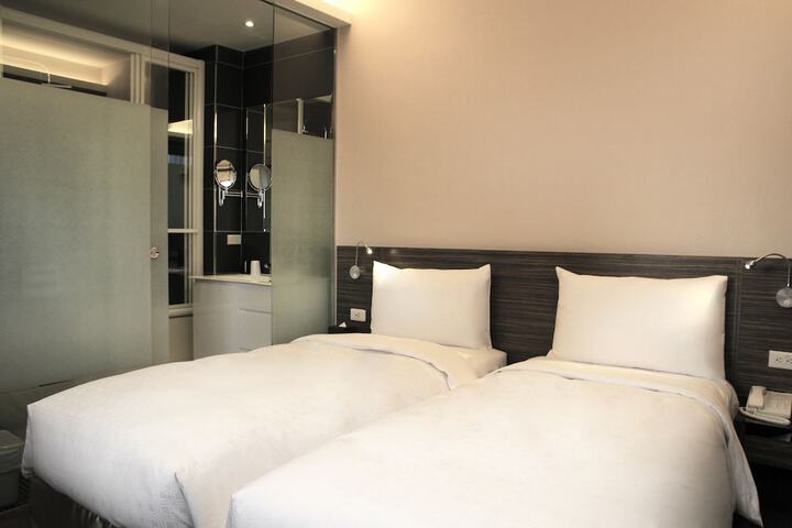 Room 5 of 37