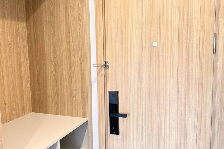 Room 5 of 32