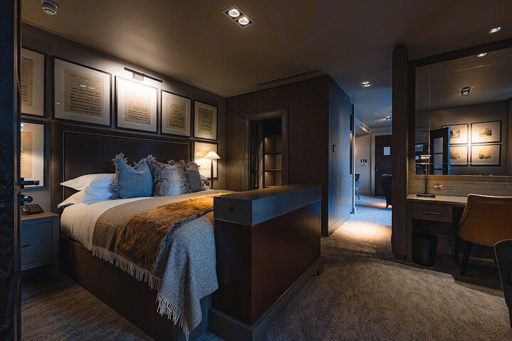 Room 42 of 132