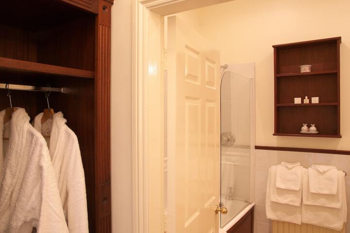 Clean Restrooms