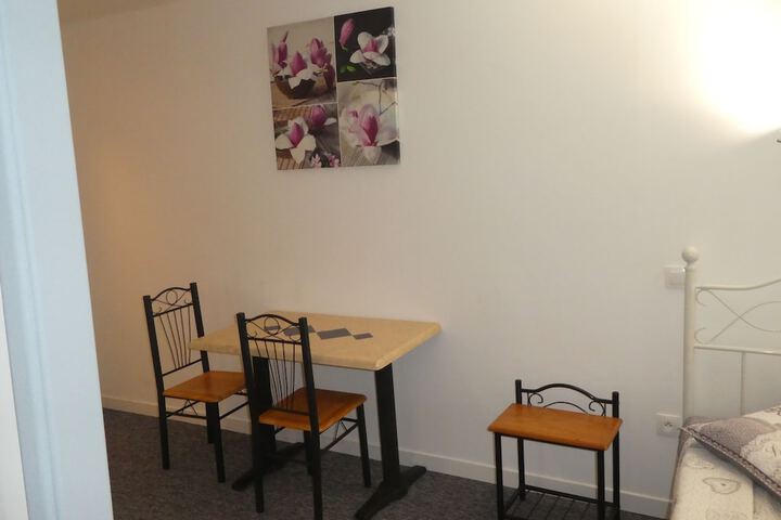 Room 2 of 18