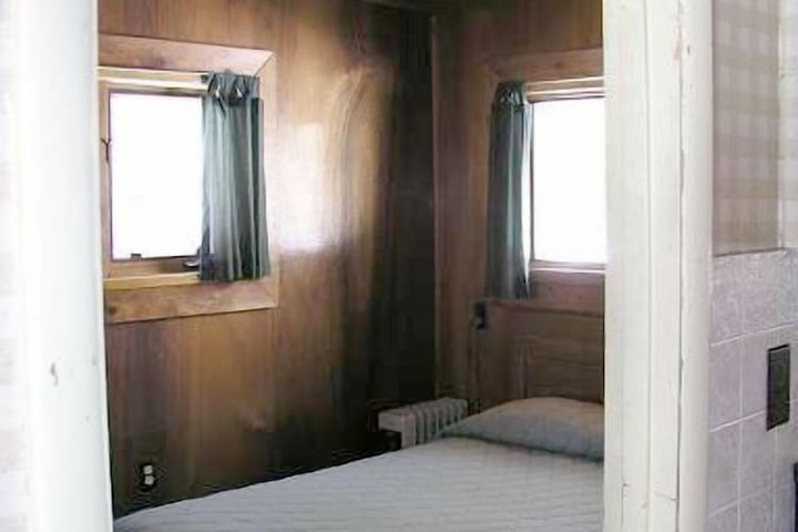 Room 103 of 218