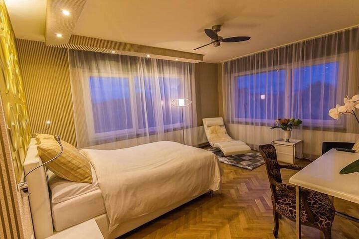 Room 18 of 35