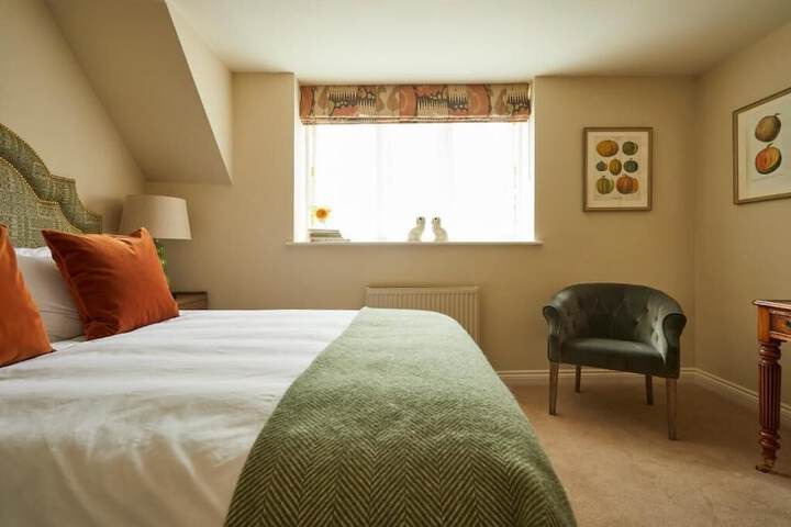 Room 6 of 16