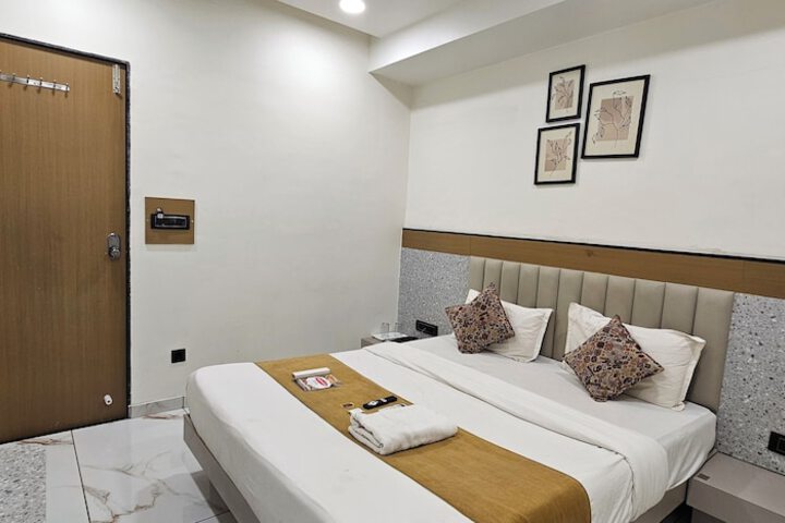 Room 10 of 19