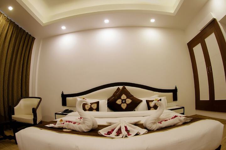Room 27 of 77
