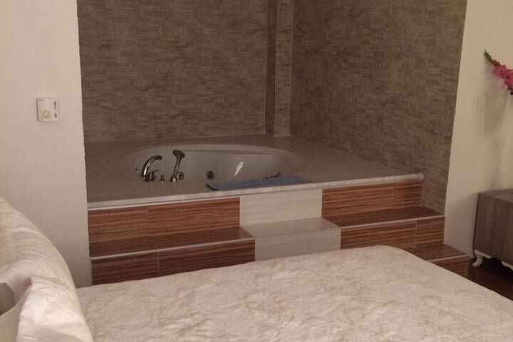 Hot Tub 22 of 34