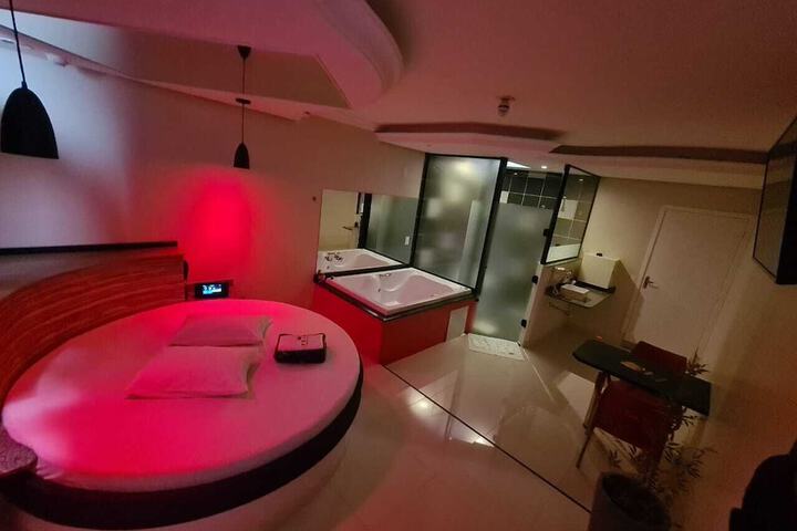 Room 21 of 39