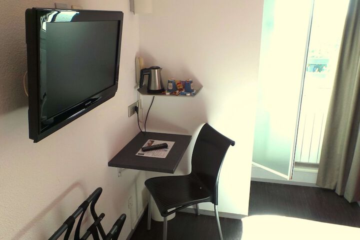 Room 14 of 127