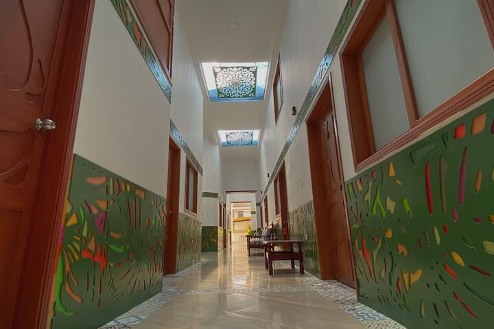 Ballroom/Hall 17 of 20
